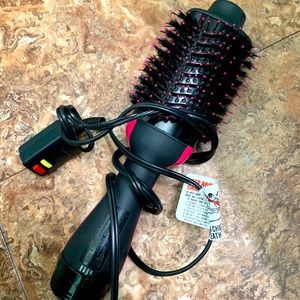 Revlon one- step volumizer hair dryer💕